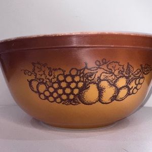 Pyrex mixing bowl